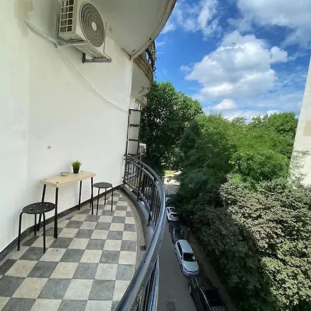 Quiet And Classic With Cismigiu Park View