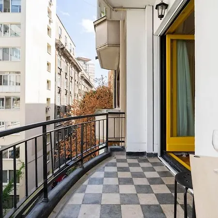Quiet And Classic With Cismigiu Park View * Бухарест