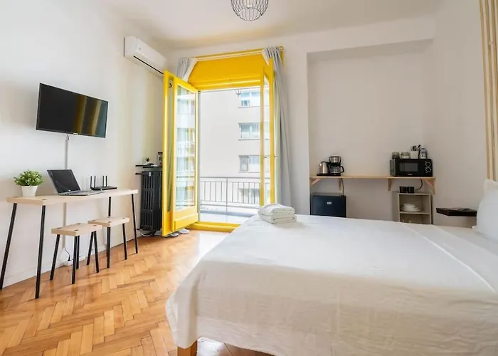 Quiet And Classic With Cismigiu Park View Апартаменты