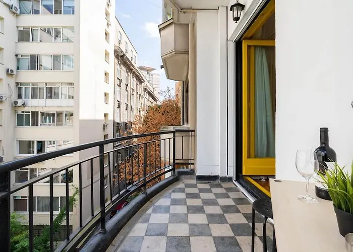 Quiet And Classic With Cismigiu Park View * 부쿠레슈티